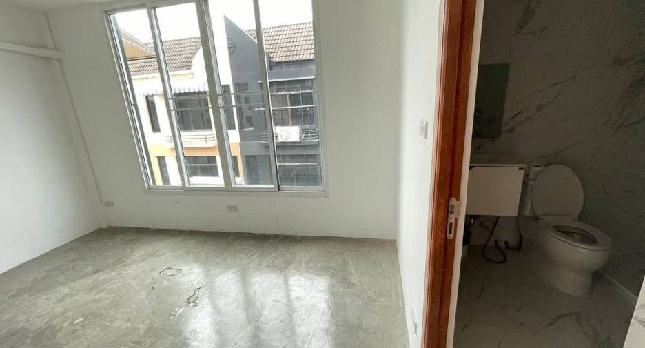 Reihenhaus zur Miete mit 3 Zimmer in Wang Thonglang, Bangkok