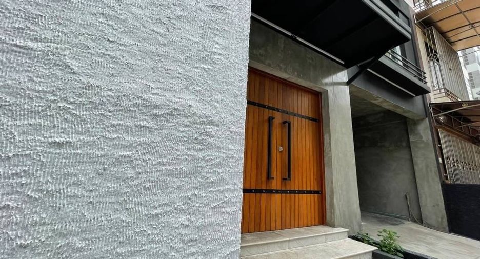 Reihenhaus zur Miete mit 3 Zimmer in Wang Thonglang, Bangkok