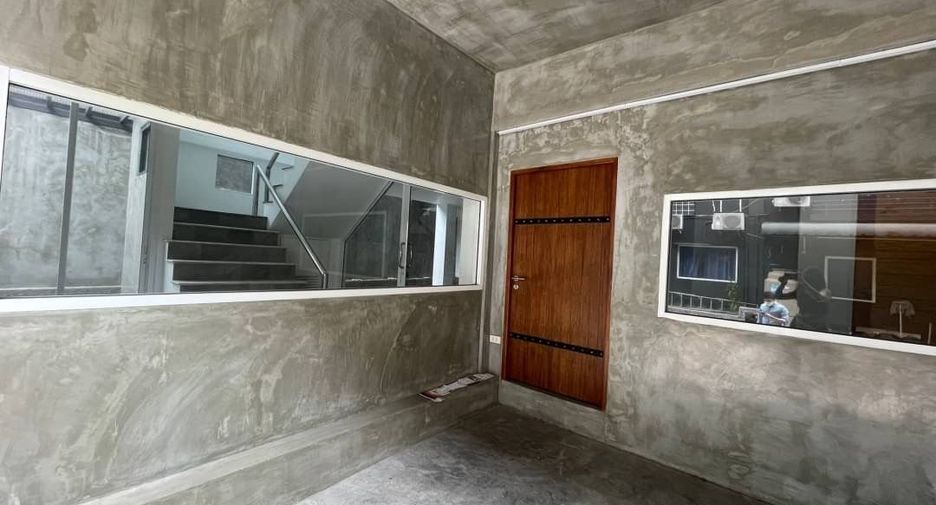 Reihenhaus zur Miete mit 3 Zimmer in Wang Thonglang, Bangkok