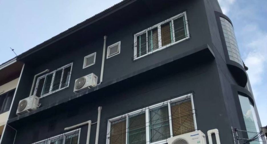 Reihenhaus zur Miete mit 3 Zimmer in Wang Thonglang, Bangkok