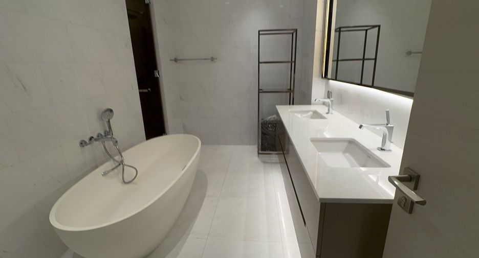 For sale 2 ベッドルーム condo in Pathum Wan, Bangkok