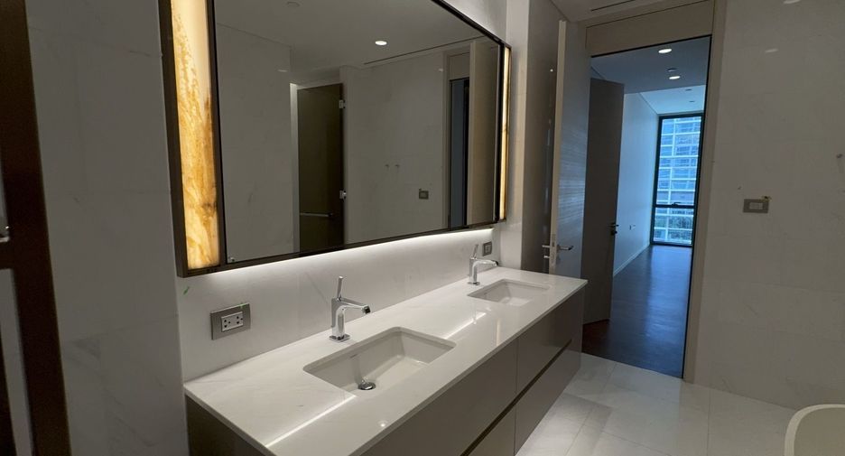 For sale 2 ベッドルーム condo in Pathum Wan, Bangkok