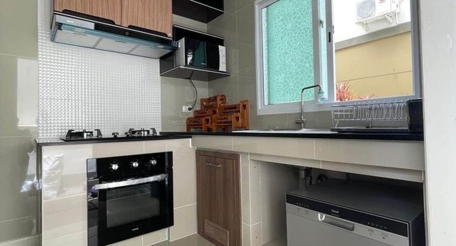 For rent 4 bedrooms house in Mueang Phuket, Phuket