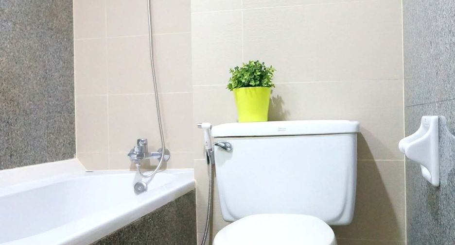 For rent 2 bedrooms condo in Bang Rak, Bangkok