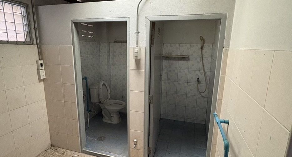 Reihenhaus zur Miete mit 2 Zimmer in Khlong San, Bangkok