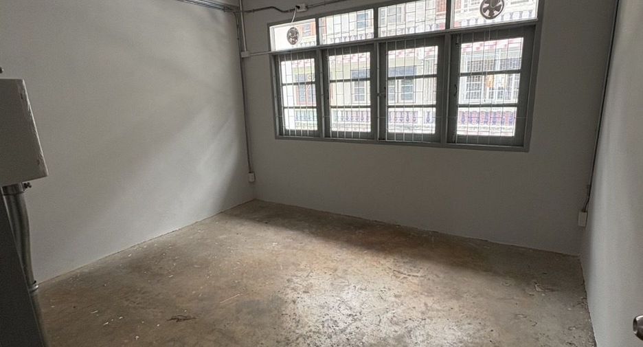 Reihenhaus zur Miete mit 2 Zimmer in Khlong San, Bangkok