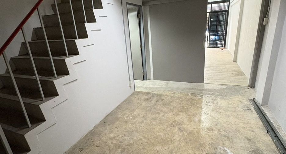Reihenhaus zur Miete mit 2 Zimmer in Khlong San, Bangkok
