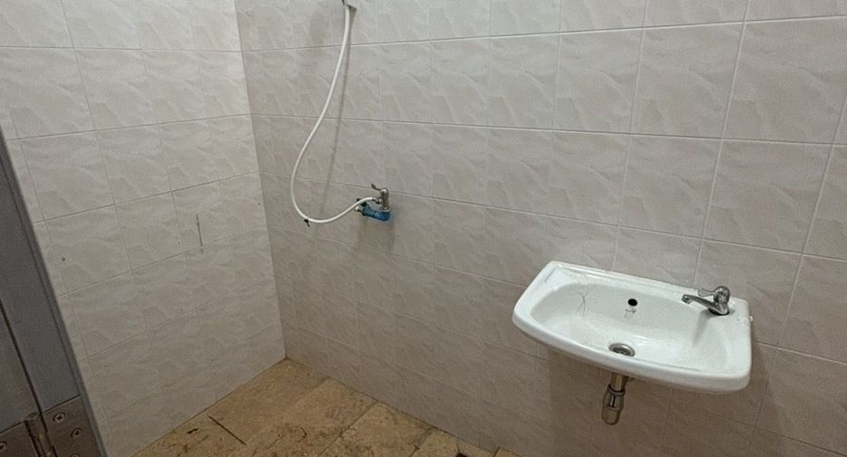 Reihenhaus zur Miete mit 2 Zimmer in Khlong San, Bangkok