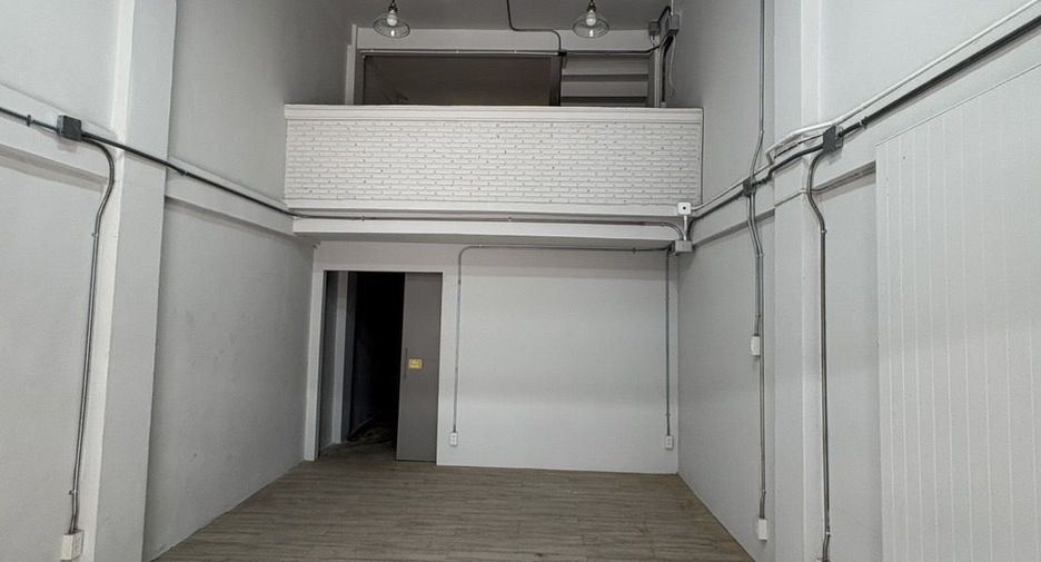 Reihenhaus zur Miete mit 2 Zimmer in Khlong San, Bangkok