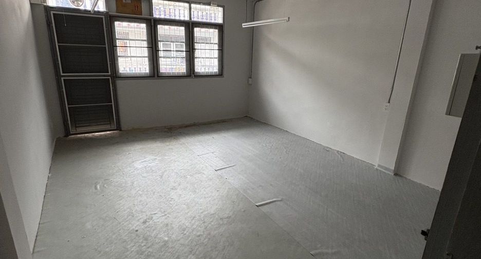 Reihenhaus zur Miete mit 2 Zimmer in Khlong San, Bangkok