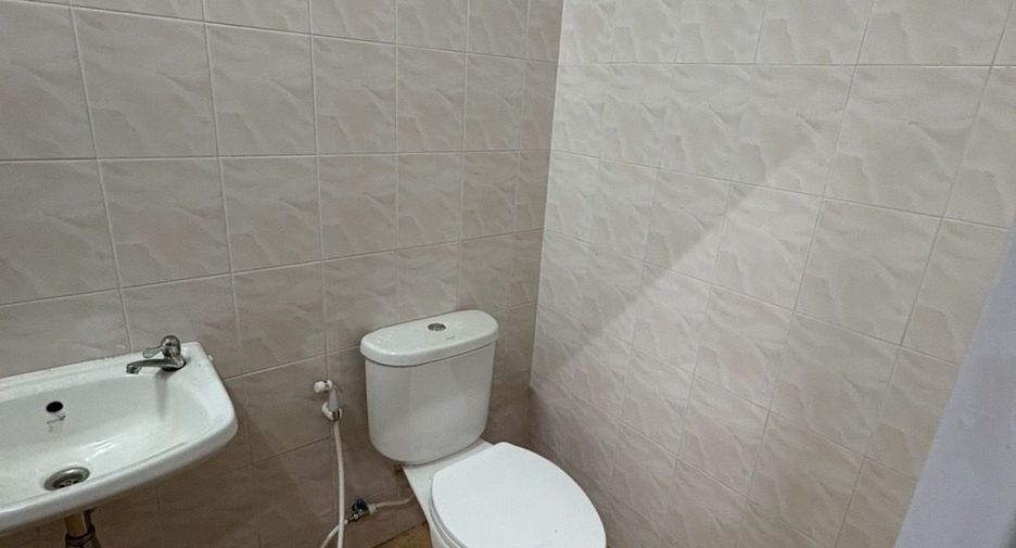 Reihenhaus zur Miete mit 2 Zimmer in Khlong San, Bangkok