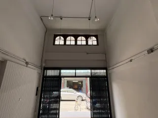 For rent 2 bedrooms townhouse in Khlong San, Bangkok
