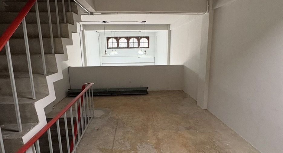 Reihenhaus zur Miete mit 2 Zimmer in Khlong San, Bangkok
