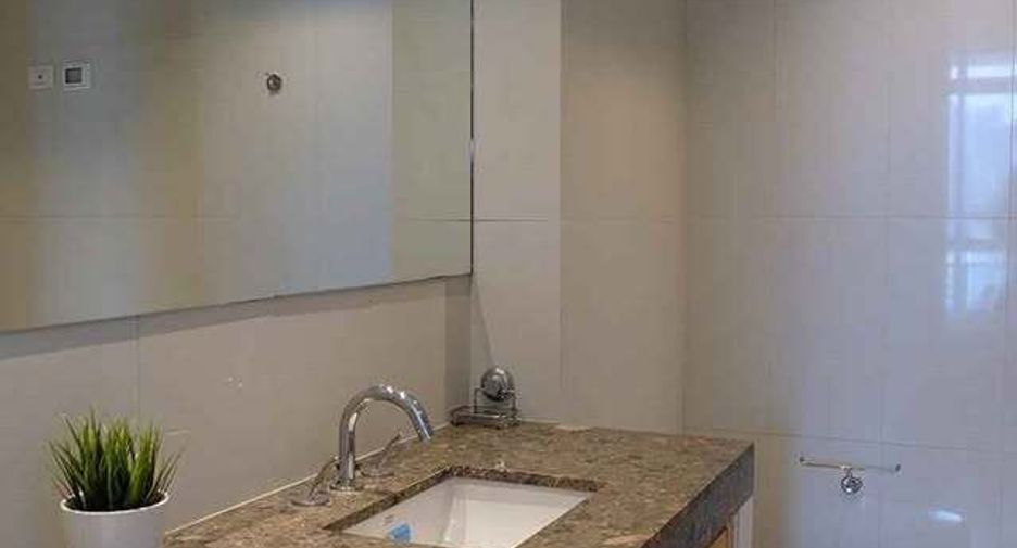 For rent 3 bedrooms condo in Pathum Wan, Bangkok