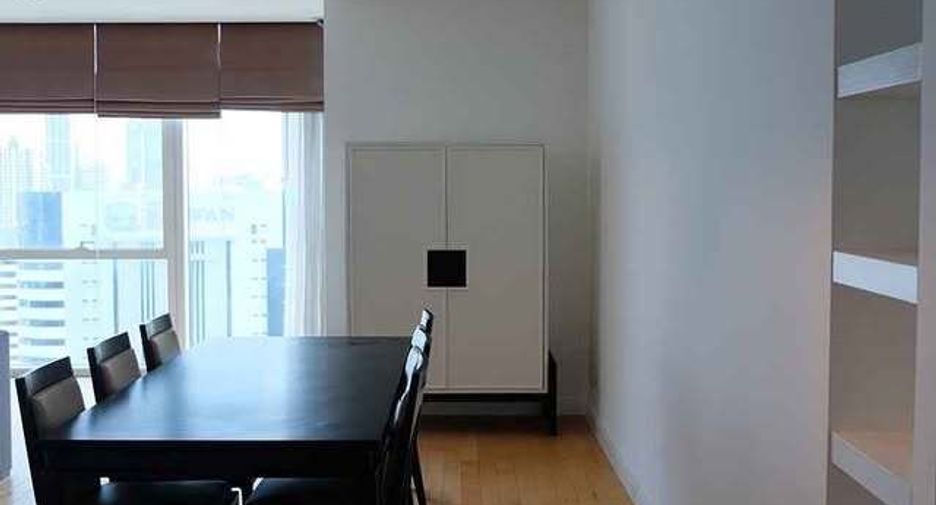 For rent 3 bedrooms condo in Pathum Wan, Bangkok
