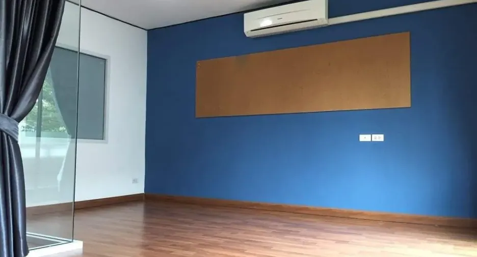 Oficina en venta y en alquiler en Suan Luang, Bangkok