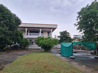 Haus zum Kauf mit 7 Zimmer in Chom Thong, Bangkok