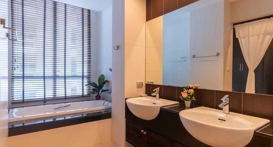 For rent 2 bedrooms condo in Mueang Phuket, Phuket