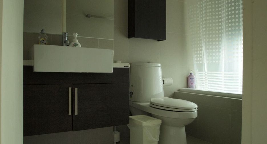 For sale 1 bed condo in Khlong Toei, Bangkok
