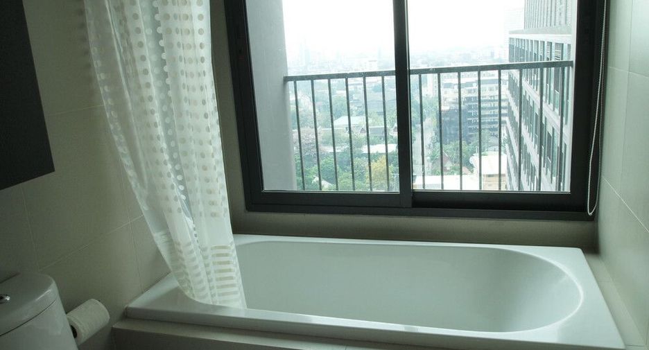 For sale 1 bed condo in Khlong Toei, Bangkok