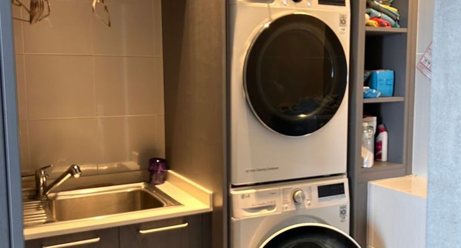For sale 5 bedrooms condo in Yan Nawa, Bangkok