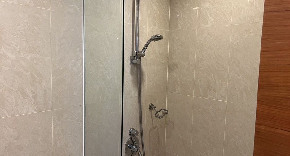 Condo en alquiler de 3 habitaciones en Khlong Toei, Bangkok