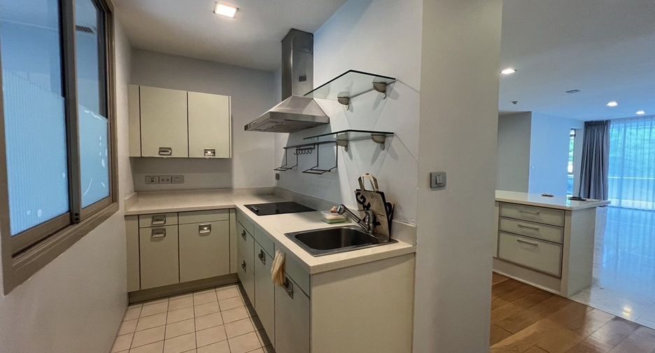 Condo en alquiler de 3 habitaciones en Khlong Toei, Bangkok
