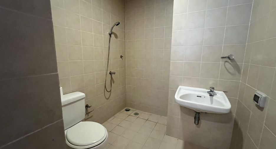 Condo en alquiler de 3 habitaciones en Khlong Toei, Bangkok