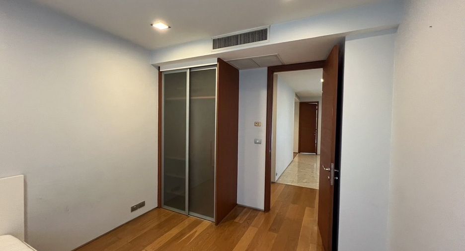 Condo en alquiler de 3 habitaciones en Khlong Toei, Bangkok