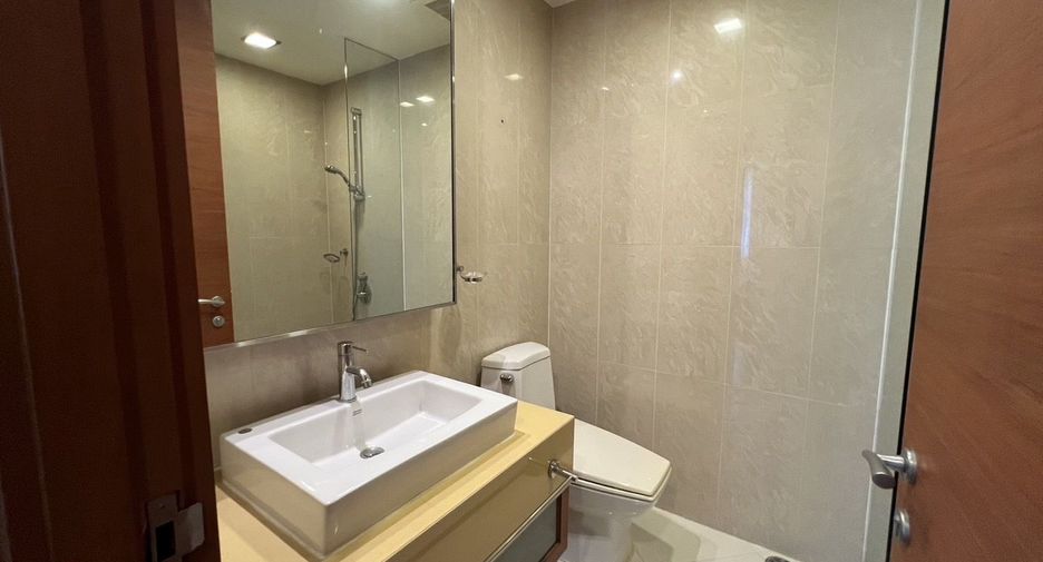 Condo en alquiler de 3 habitaciones en Khlong Toei, Bangkok
