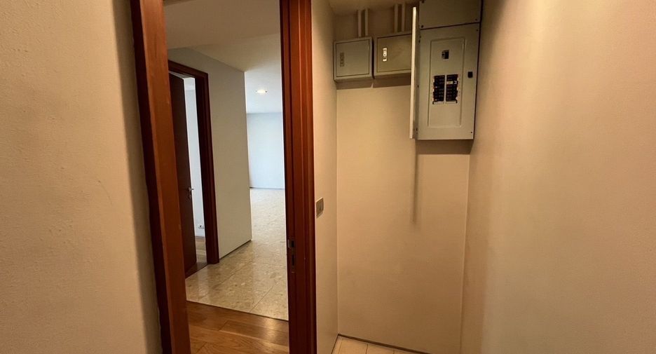 Condo en alquiler de 3 habitaciones en Khlong Toei, Bangkok