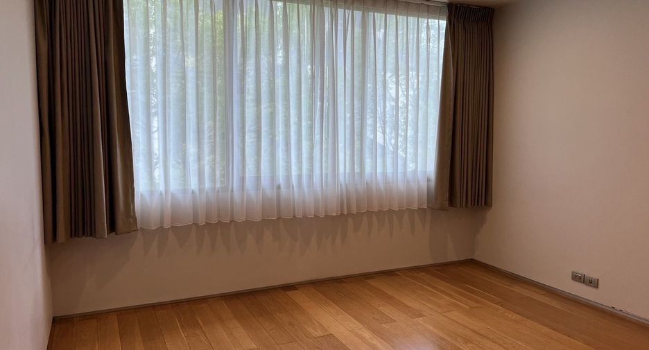 Condo en alquiler de 3 habitaciones en Khlong Toei, Bangkok