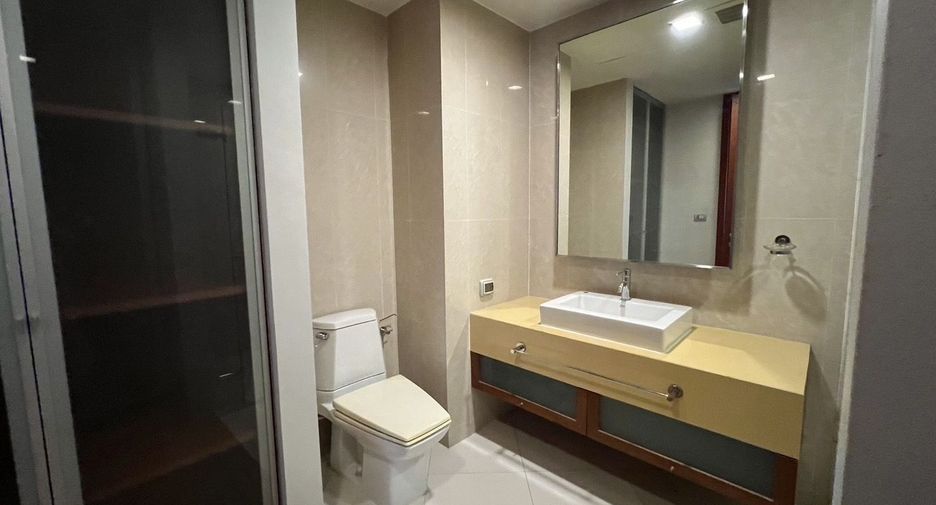 Condo en alquiler de 3 habitaciones en Khlong Toei, Bangkok