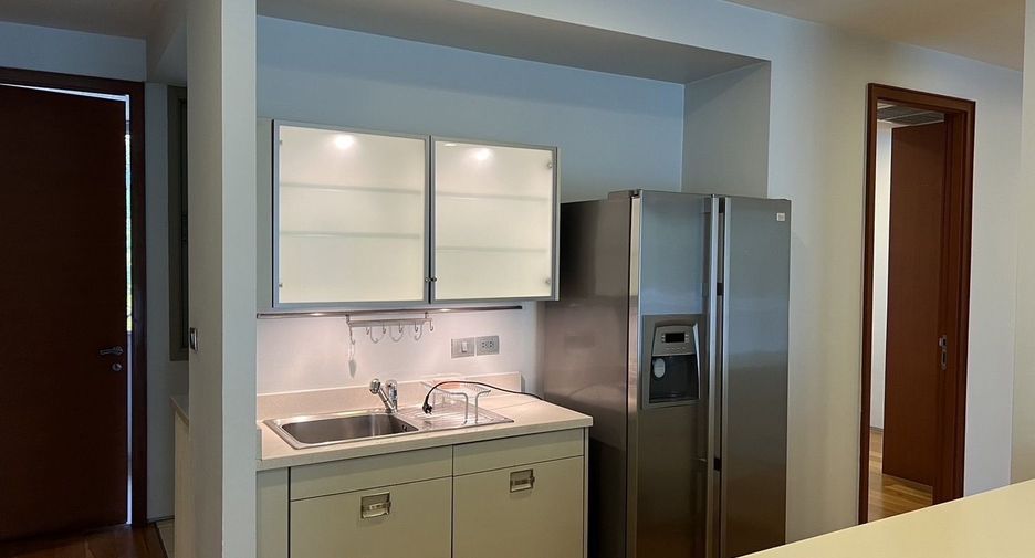 Condo en alquiler de 3 habitaciones en Khlong Toei, Bangkok