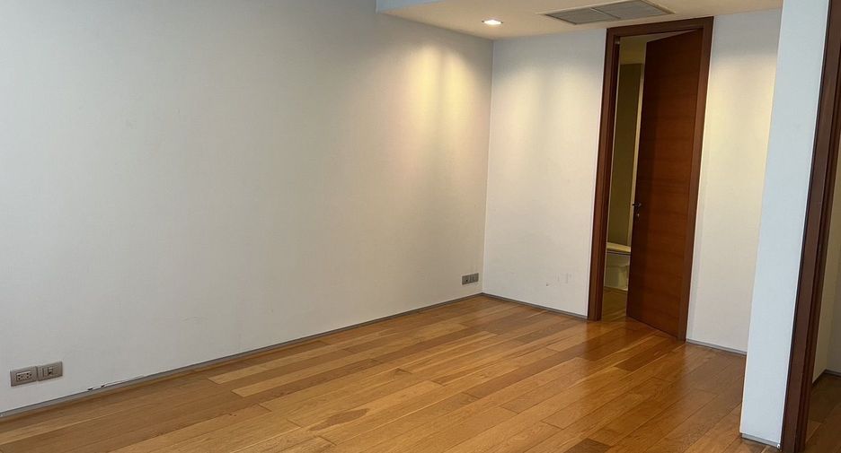 Condo en alquiler de 3 habitaciones en Khlong Toei, Bangkok