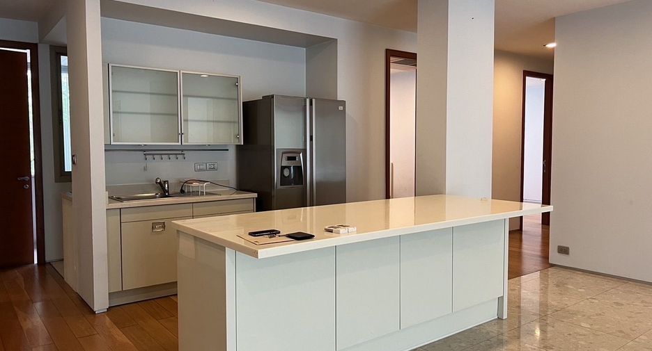 Condo en alquiler de 3 habitaciones en Khlong Toei, Bangkok