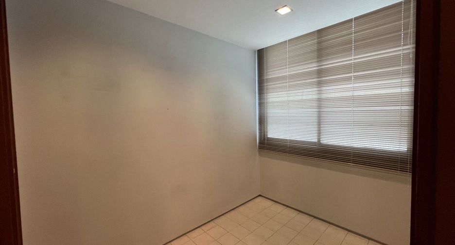 Condo en alquiler de 3 habitaciones en Khlong Toei, Bangkok