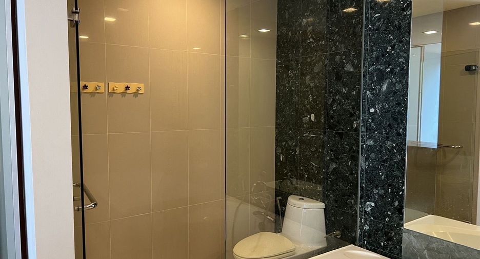 Condo en alquiler de 3 habitaciones en Khlong Toei, Bangkok