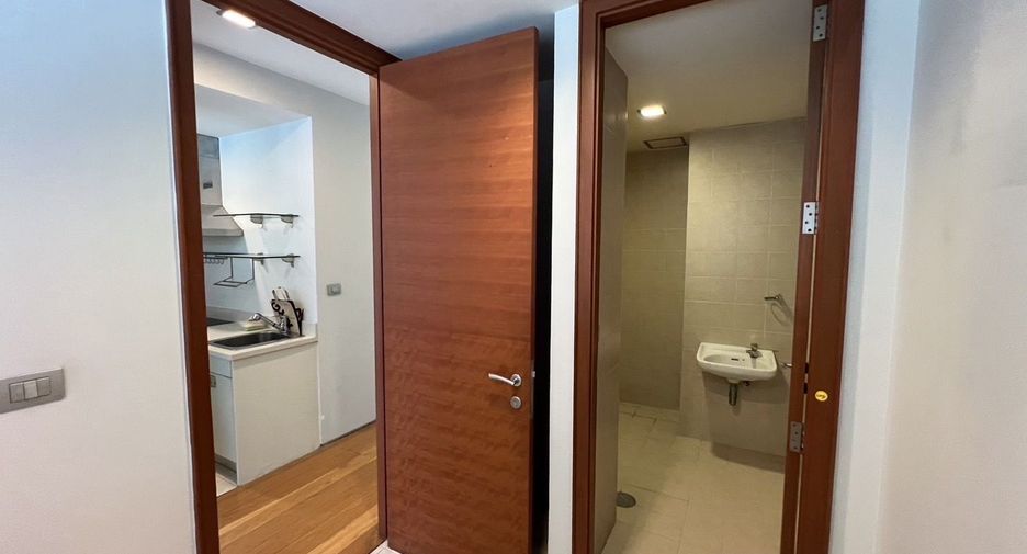 Condo en alquiler de 3 habitaciones en Khlong Toei, Bangkok