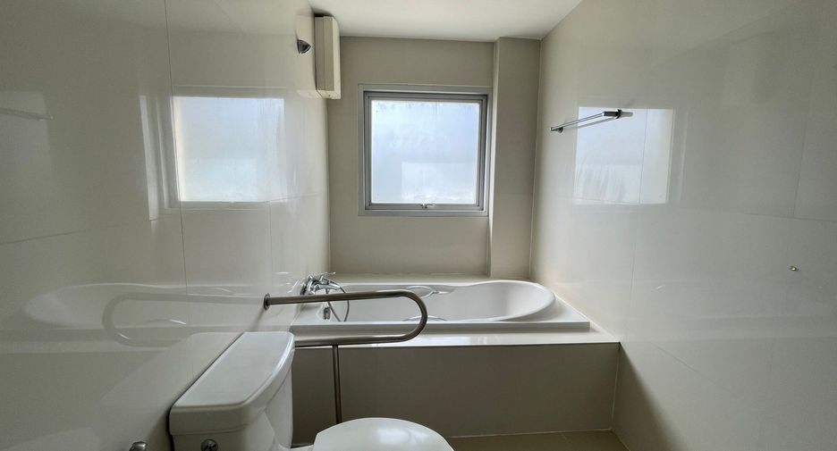For rent 3 bedrooms condo in Khlong Toei, Bangkok