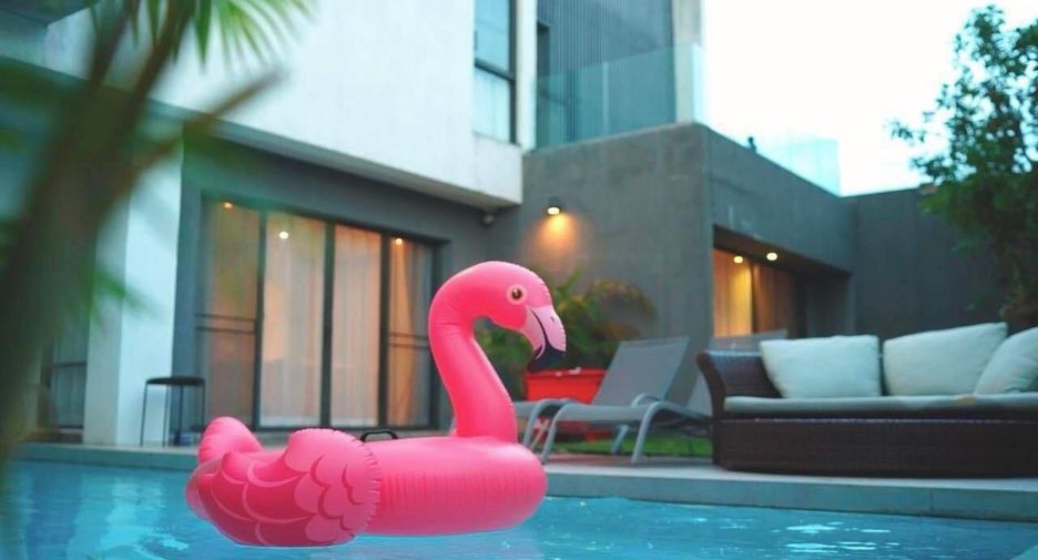 For rent 10 bedrooms villa in Bang Kapi, Bangkok