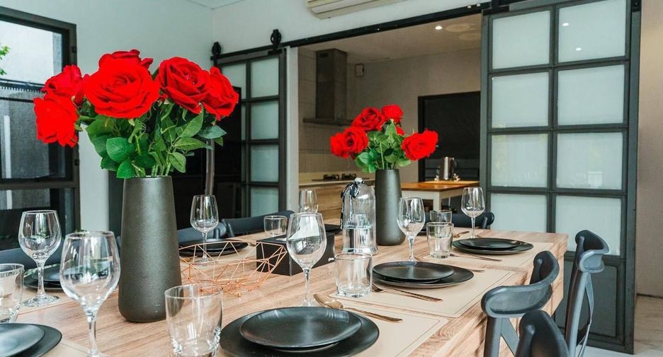 For rent 10 bedrooms villa in Bang Kapi, Bangkok