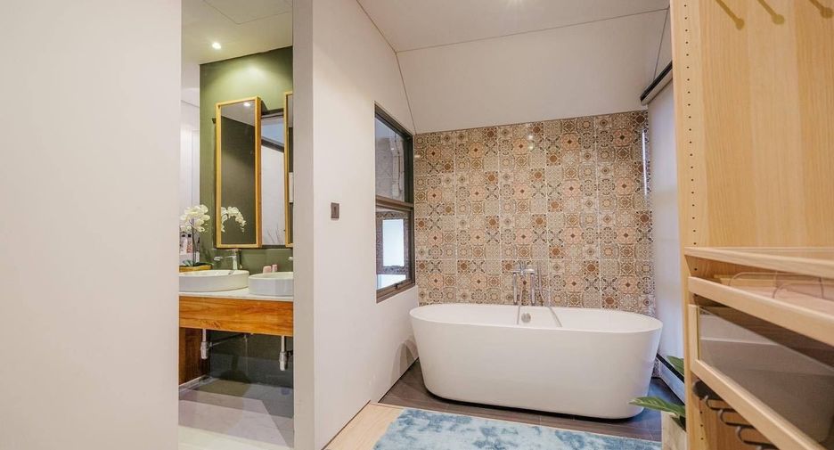 For rent 10 bedrooms villa in Bang Kapi, Bangkok