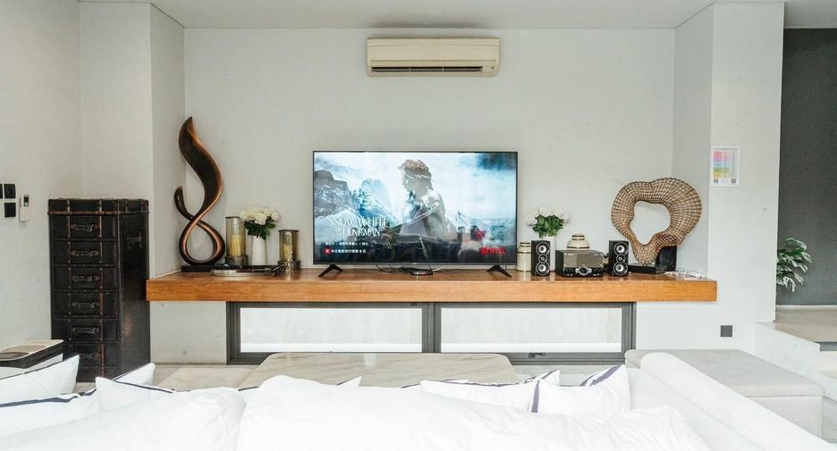 For rent 10 bedrooms villa in Bang Kapi, Bangkok