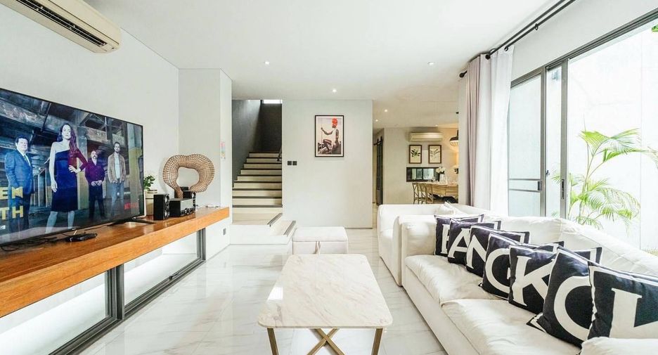 For rent 10 bedrooms villa in Bang Kapi, Bangkok