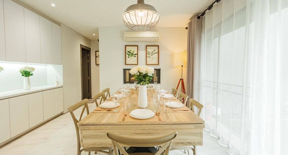 For rent 10 bedrooms villa in Bang Kapi, Bangkok