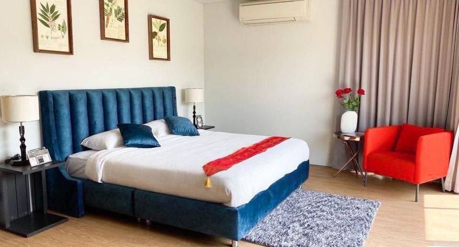 For rent 10 bedrooms villa in Bang Kapi, Bangkok