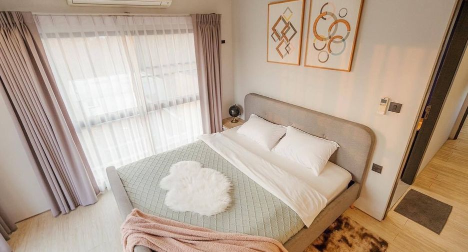 For rent 10 bedrooms villa in Bang Kapi, Bangkok