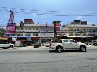 For sale 3 bedrooms retail Space in Mueang Samut Prakan, Samut Prakan