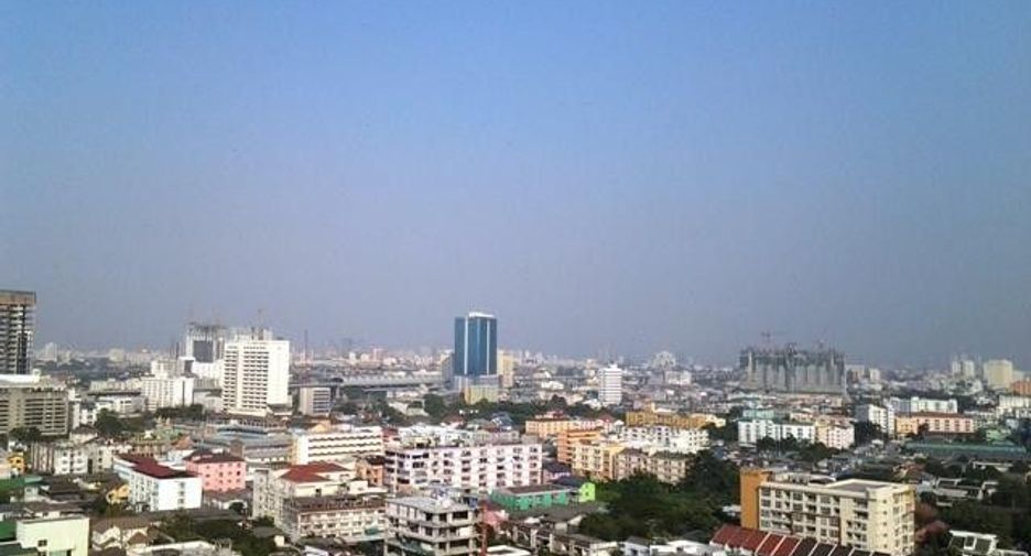 Аренда 4 спальни кондо в Щаттхана, Бангкок